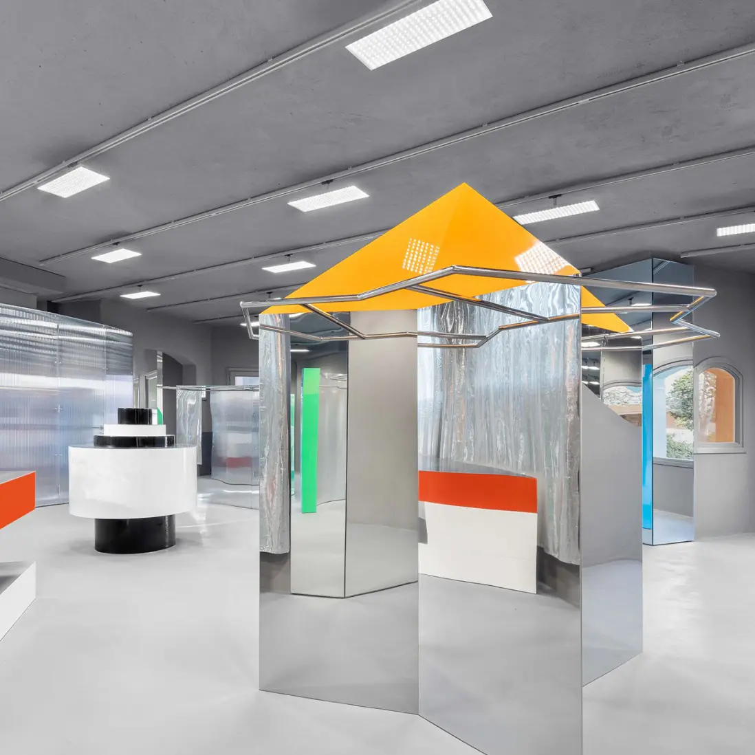 Plafondverlichting Maxi P van Imoon in retailzaak