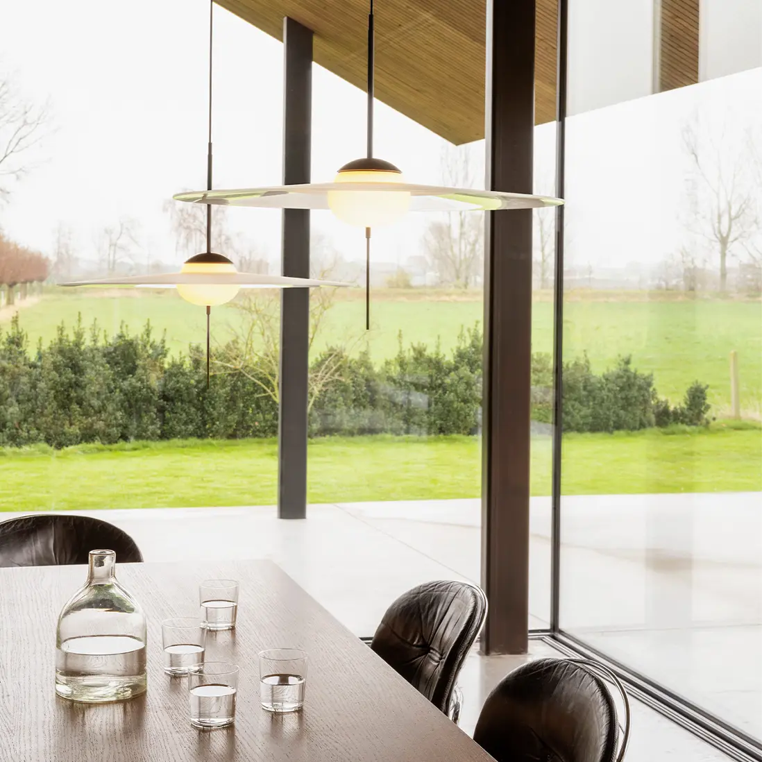 Hanglampen Mono in eetkamer