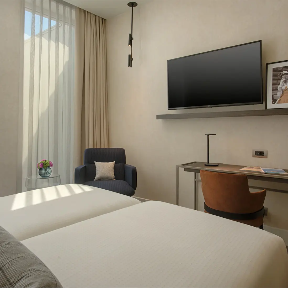 Plafondverlichting in hotelkamer