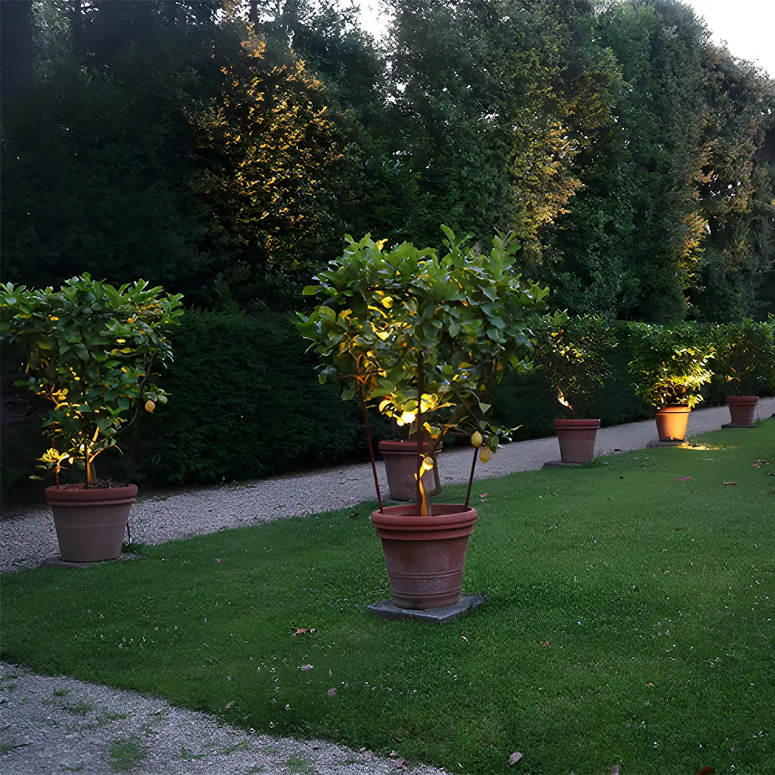 Terrasspots van Unonovesette als buitenverlichting in tuin 