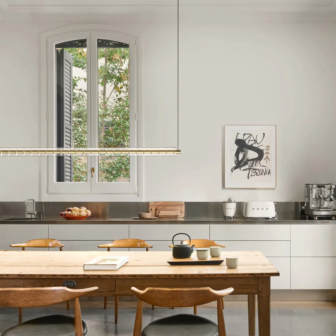 Hanglamp 'Loop' boven eettafel